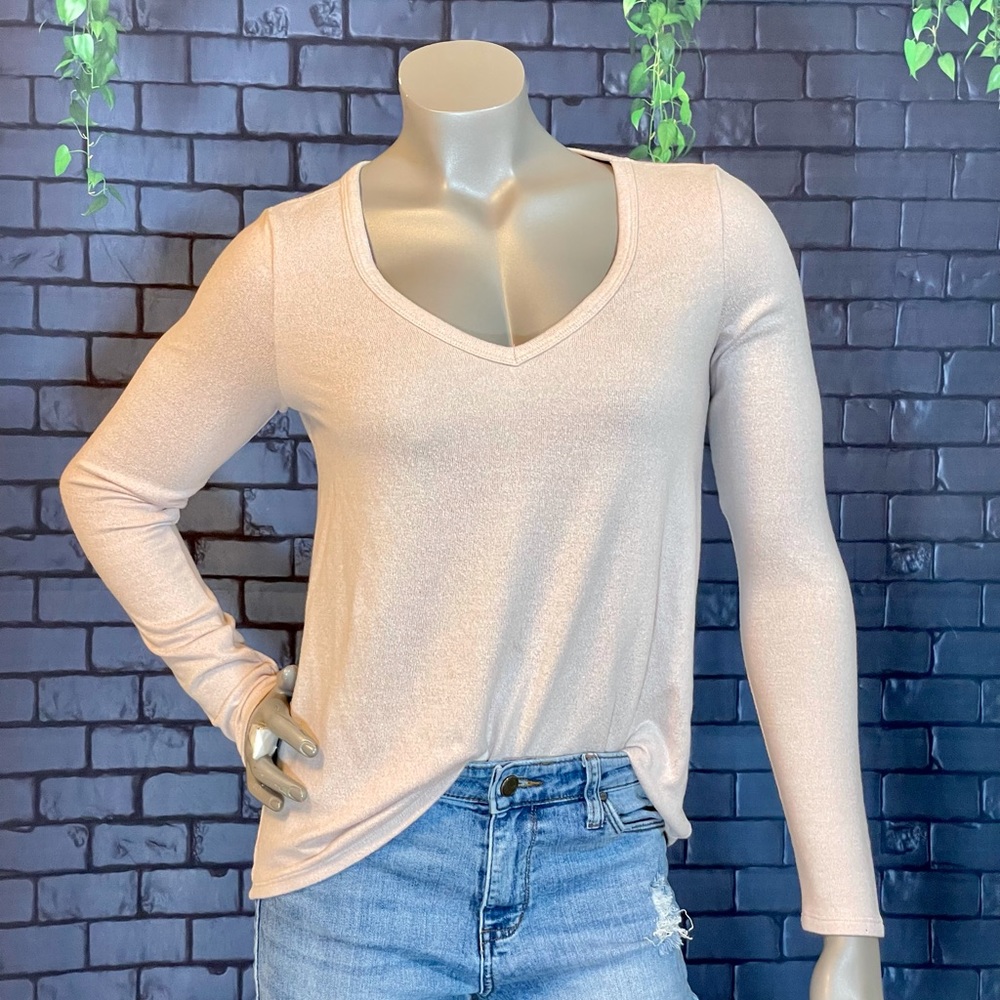American Eagle soft, light pink, V-neck, high low, lightweight sweater